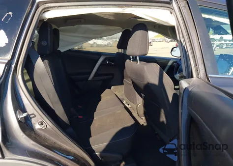 2017 Toyota Rav4 Xle z USA, uszkodzony, nr VIN 2T3RFREV4HW570279